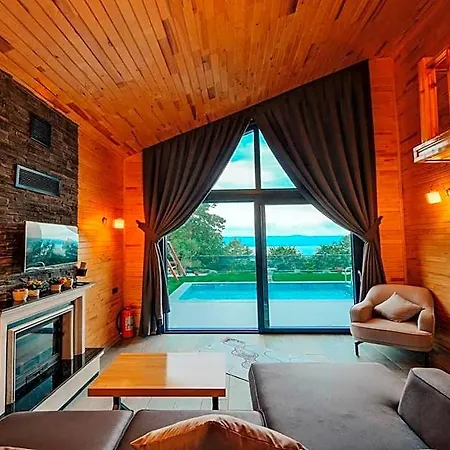 Wooden Palaces Hotell 3*