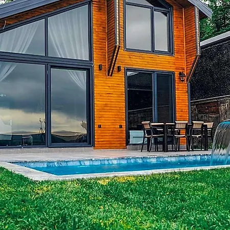 Wooden Palaces Hotel 3*