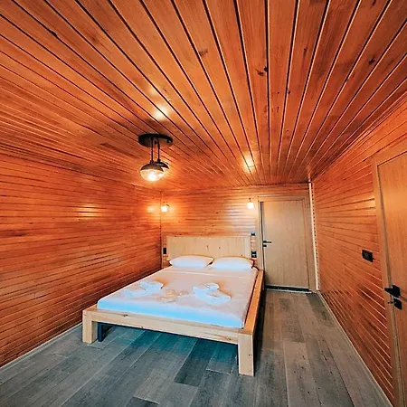 Wooden Palaces Hotell 3*